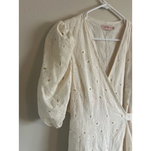 Ivy City Co Cream Floral Eyelet Wrap Dress Size Small - Picture 2 of 10